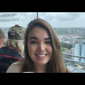 Meet your Posher, Laura